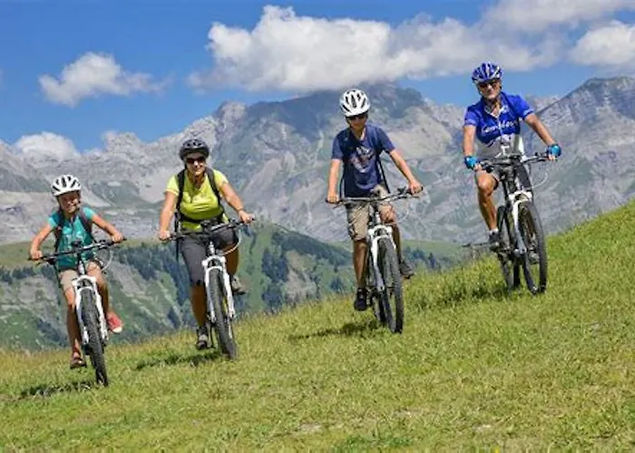 Les Aiguilles De Warens * 孔布卢